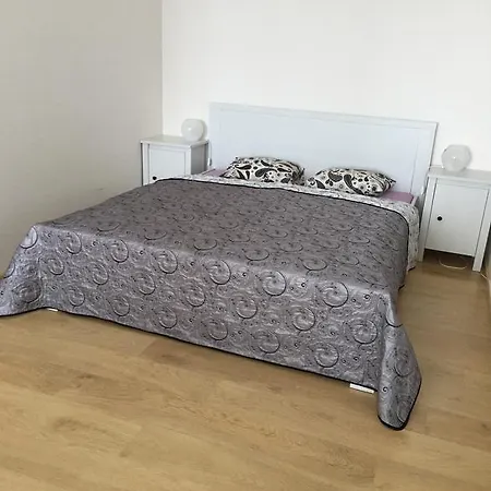 Julie Апартаменты *